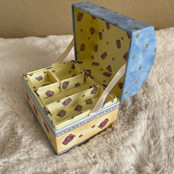 EUC Vintage Disney Classic Winnie the Pooh Jewelry/Trinket Chest/Box - Picture 5 of 8